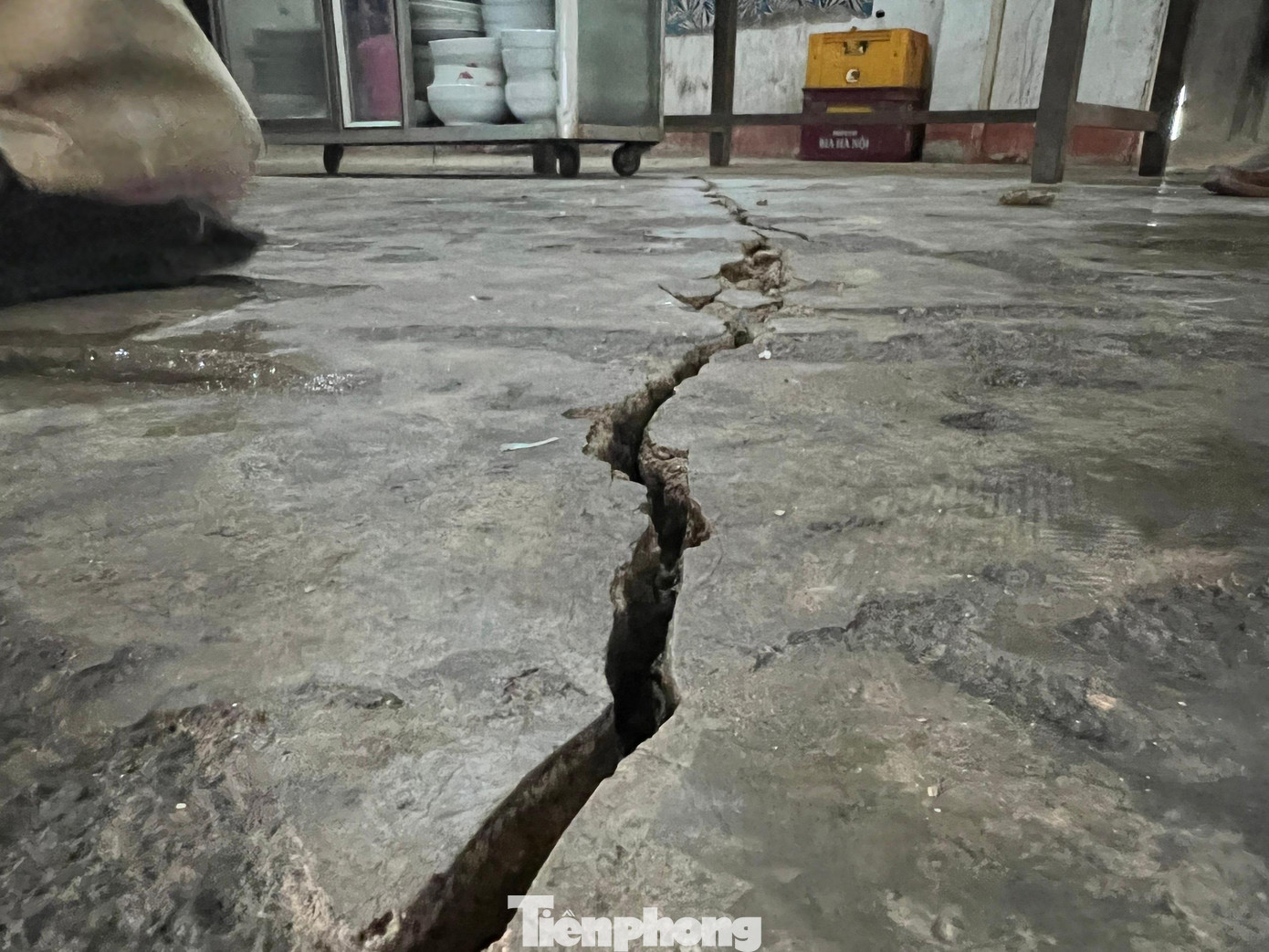Hàng trăm hộ dân ở xã Châu Hồng xuất hiện sụt lún, nứt tường, nền nhà