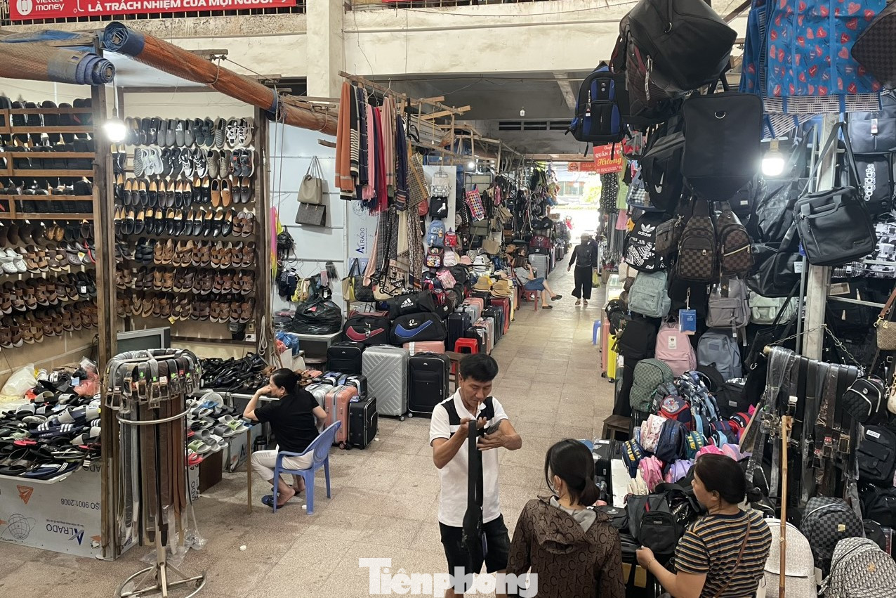 Nghệ An hiện có 405 chợ truyền thống. Năm 2023, kinh tế khó khăn, người tiêu dùng thắt chặt chi tiêu nên thị trường trầm lắng, sức mua giảm mạnh. Đây cũng là khó khăn chung của nhiều chợ trên địa bàn tỉnh.