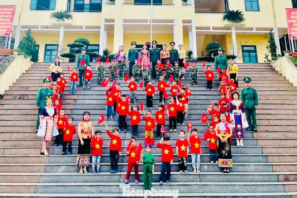 Các hoạt động nhằm đẩy mạnh công tác giáo dục truyền thống, bồi dưỡng lý tưởng cách mạng, khơi dậy trong đội viên truyền thống "Uống nước nhớ nguồn", tạo động lực mạnh mẽ cho đội viên phấn đấu và rèn luyện. Các hoạt động nhằm đẩy mạnh công tác giáo dục truyền thống, bồi dưỡng lý tưởng cách mạng, khơi dậy trong đội viên truyền thống "Uống nước nhớ nguồn", tạo động lực mạnh mẽ cho đội viên phấn đấu và rèn luyện.