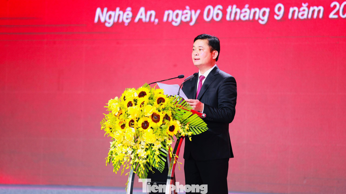 Đồng chí Thái Thanh Quý - Bí thư Tỉnh uỷ Nghệ An trình bày diễn văn tại lễ kỷ niệm