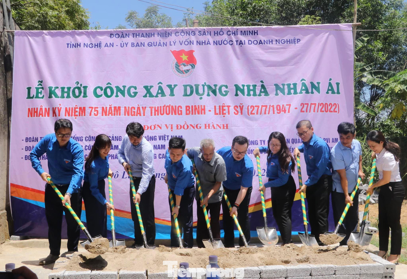 Tổ chức Lễ khởi công xây nhà nhân ái cho gia đình em Nguyễn Công Hà, học sinh lớp 7A, Trường THCS Mỹ Sơn tại xã Mỹ Sơn, huyện Đô Lương. Gia đình em Hà thuộc diện hộ nghèo, có hoàn cảnh đặc biệt khó khăn. Tuy hoàn cảnh khó khăn nhưng em vẫn luôn phấn đấu, nỗ lực vươn lên trong học tập.