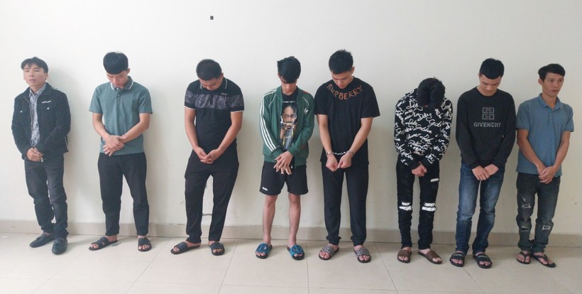 Nhóm thanh niên ở Nghệ An mua tài khoản ngân hàng rồi bán ra nước ngoài để phục vụ lừa đảo.