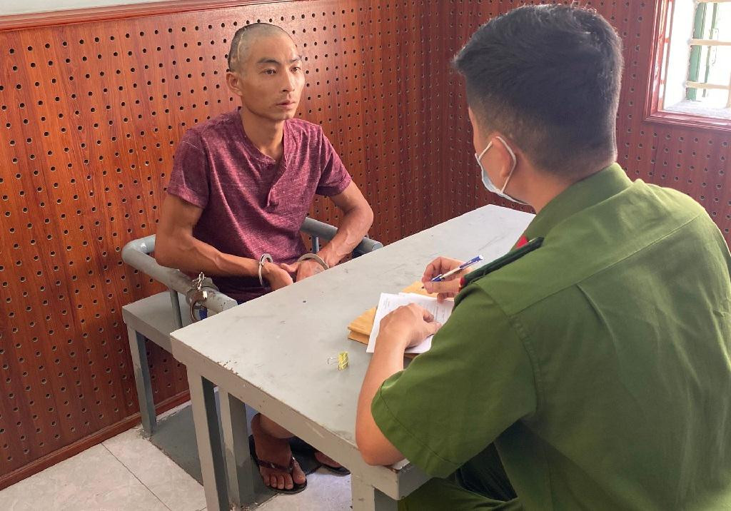 Đối tượng Lương Văn Lĩnh tại cơ quan Công an Đối tượng Lương Văn Lĩnh tại cơ quan Công an