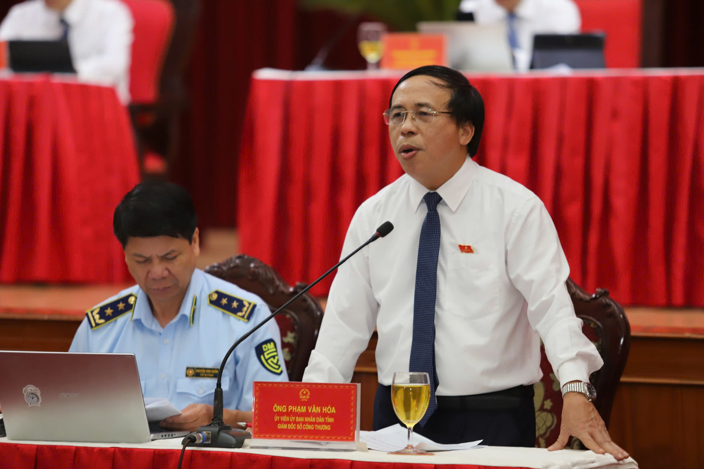 Ông Phạm Văn Hóa, Giám đốc Sở Công Thương Nghệ An trả lời chất vấn Ông Phạm Văn Hóa, Giám đốc Sở Công Thương Nghệ An trả lời chất vấn