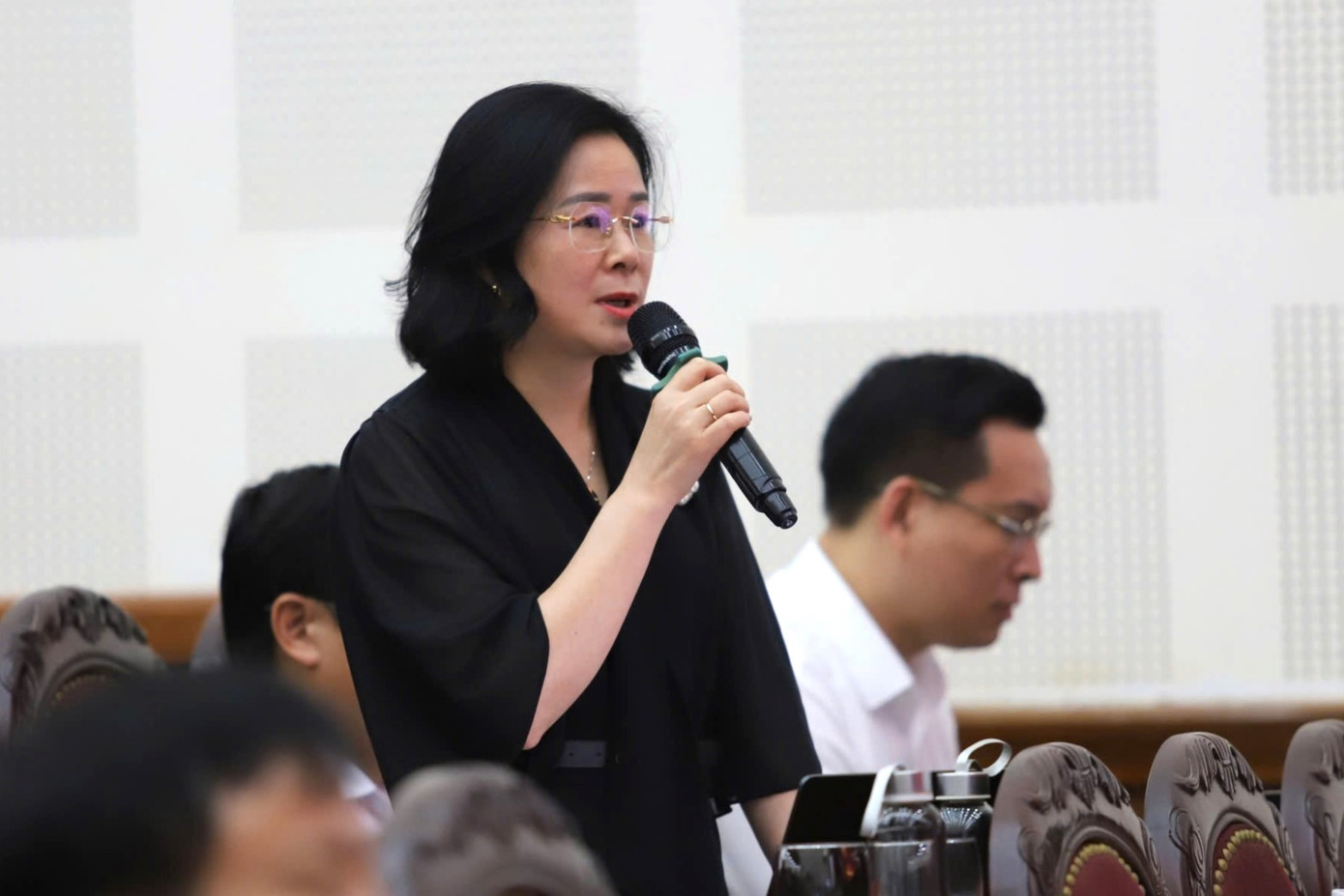 Bà Lê Thị Hoài Chung, Giám đốc Sở Y tế Nghệ An trả lời chất vấn về thuốc giả, thực phẩm chức năng, sữa không rõ nguồn gốc Bà Lê Thị Hoài Chung, Giám đốc Sở Y tế Nghệ An trả lời chất vấn về thuốc giả, thực phẩm chức năng, sữa không rõ nguồn gốc