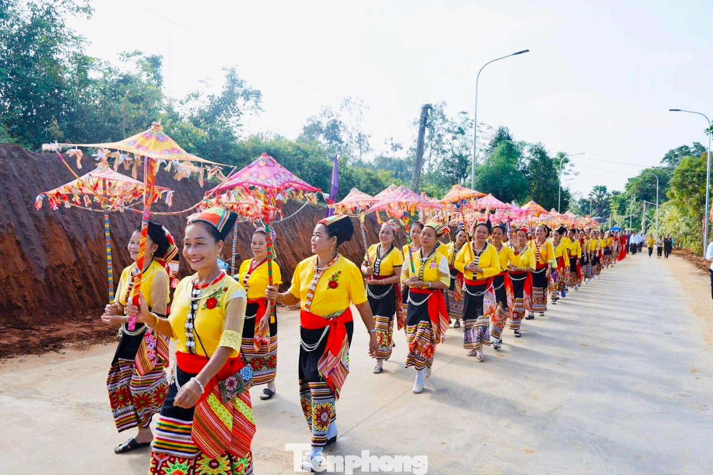 Sau chiến thắng ở thành Trà Lân, nhân dân Tiên Kỳ tổ chức hội khao quân. Để tưởng nhớ công ơn Lê Lợi trong việc đánh đuổi giặc ngoại xâm, đem lại nền hoà bình, độc lập cho dân tộc, hàng năm cứ đến dịp 20/8 âm lịch, nhân dân xã Tiên Kỳ, huyện Tân Kỳ, Nghệ An lại nô nức tổ chức Lễ hội Bươn Xao.