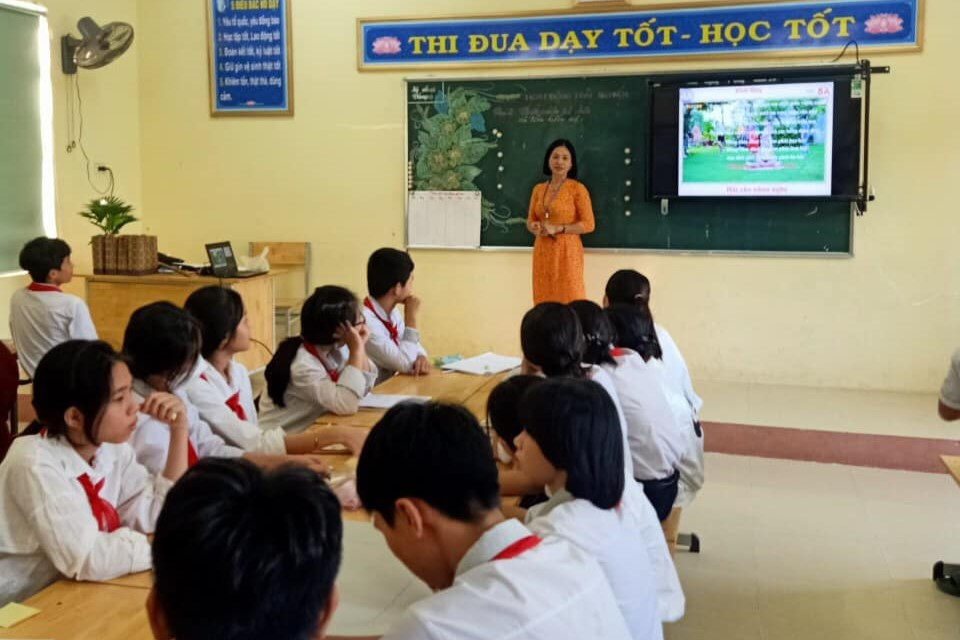 Một tiết học ở huyện Nam Đàn, Nghệ An. Một tiết học ở huyện Nam Đàn, Nghệ An.