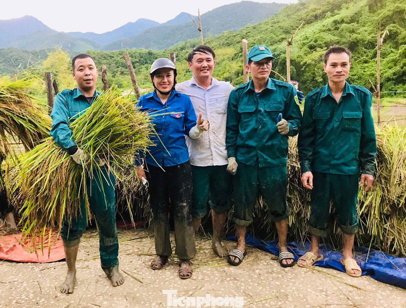 Dù thấm mệt, nhưng trên gương mặt ai cũng rạng ngời niềm vui