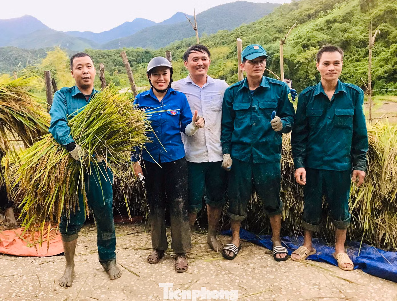 Dù thấm mệt, nhưng trên gương mặt ai cũng rạng ngời niềm vui