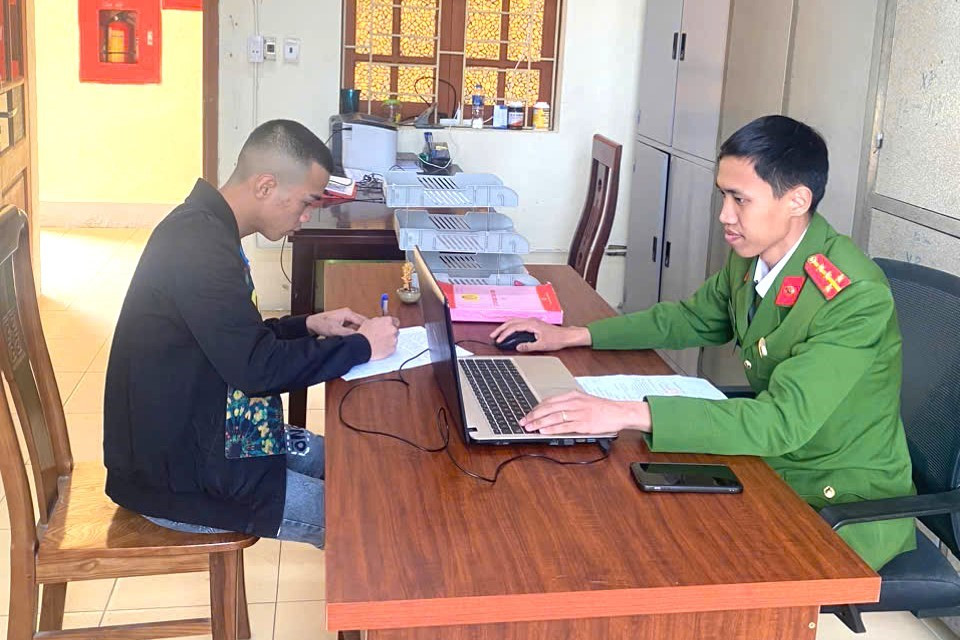 Nguyễn Quang Chinh tại cơ quan Công an Nguyễn Quang Chinh tại cơ quan Công an