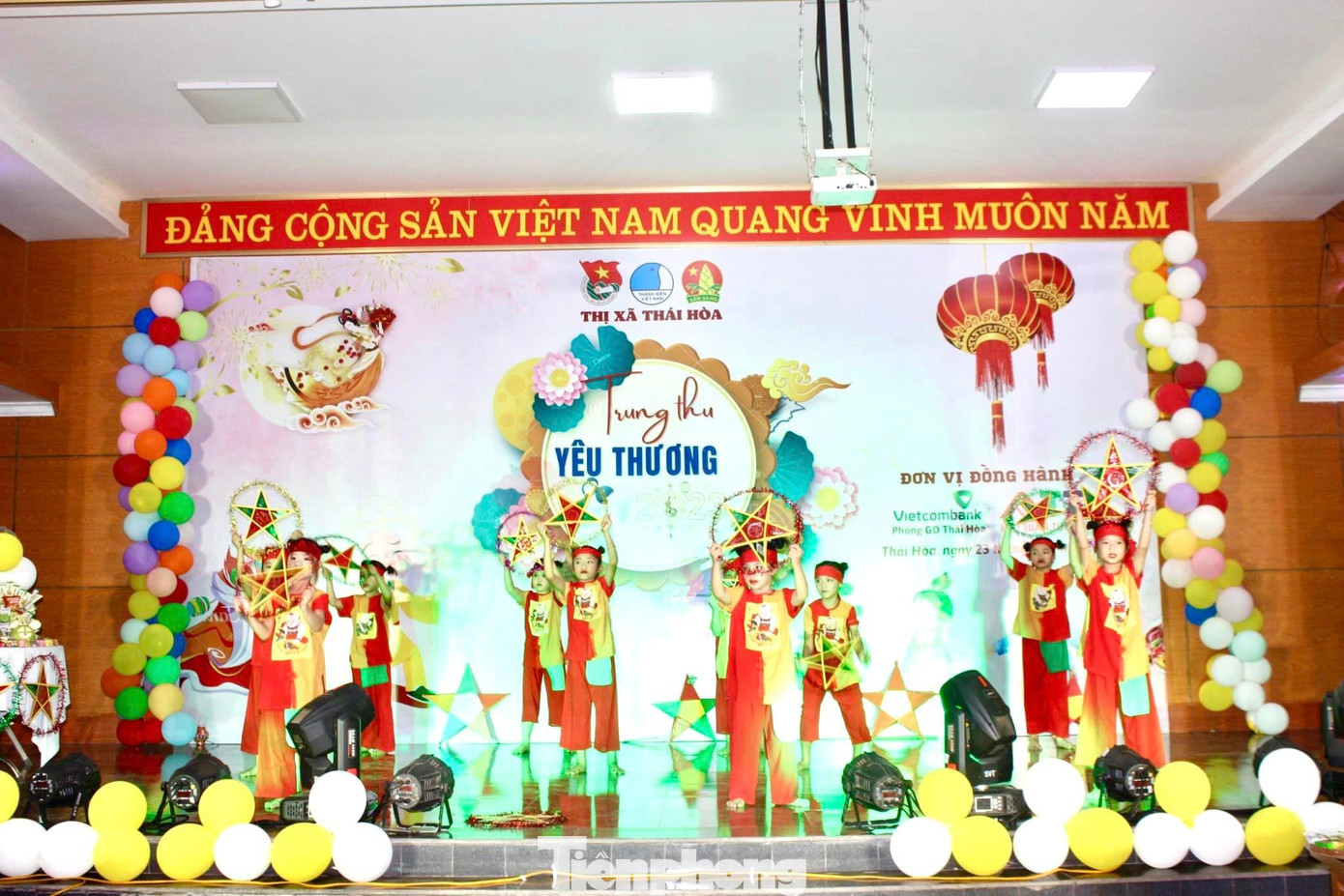 Tại Thị xã Thái Hòa, Ban Thường vụ Thị đoàn cũng đã tổ chức chương trình “Trung thu yêu thương”, thu hút gần 1000 em thiếu nhi và phụ huynh trên địa bàn thị xã.