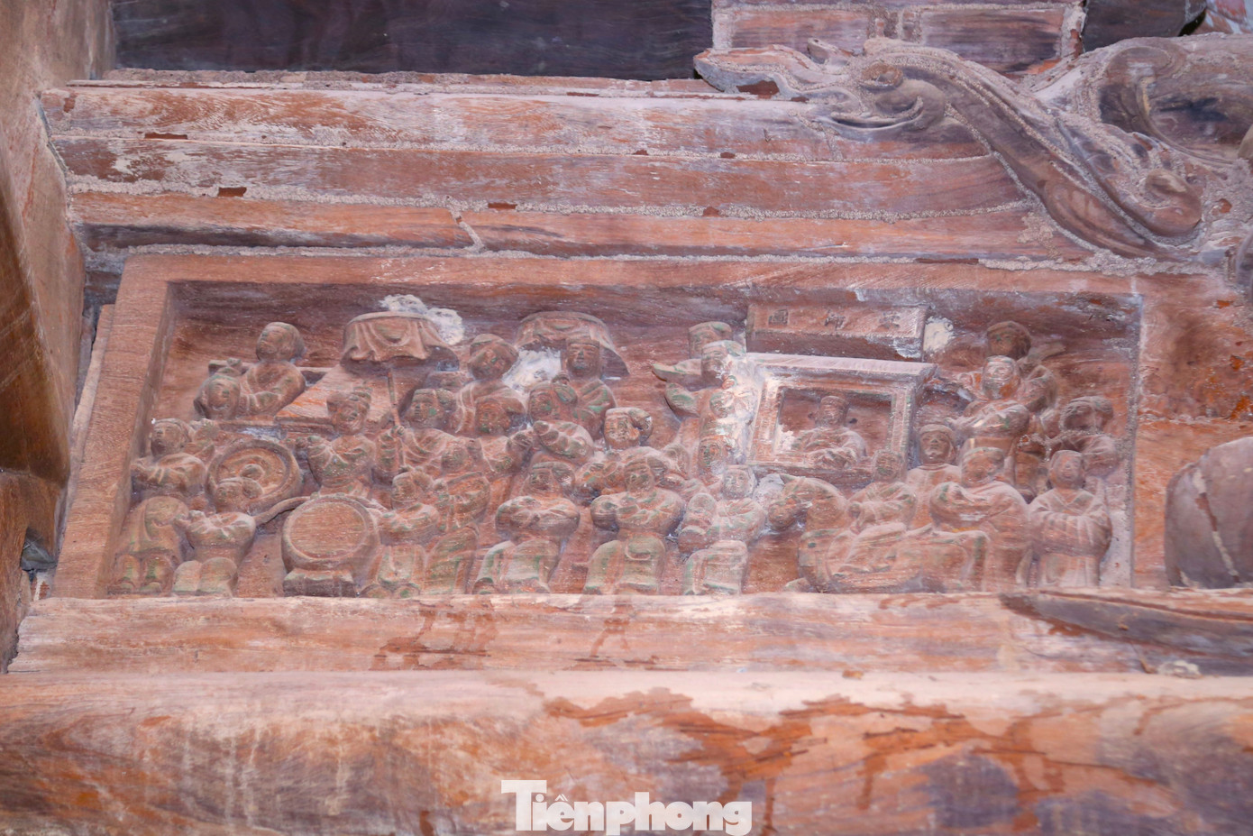 Một bức chạm trổ tại đại đình