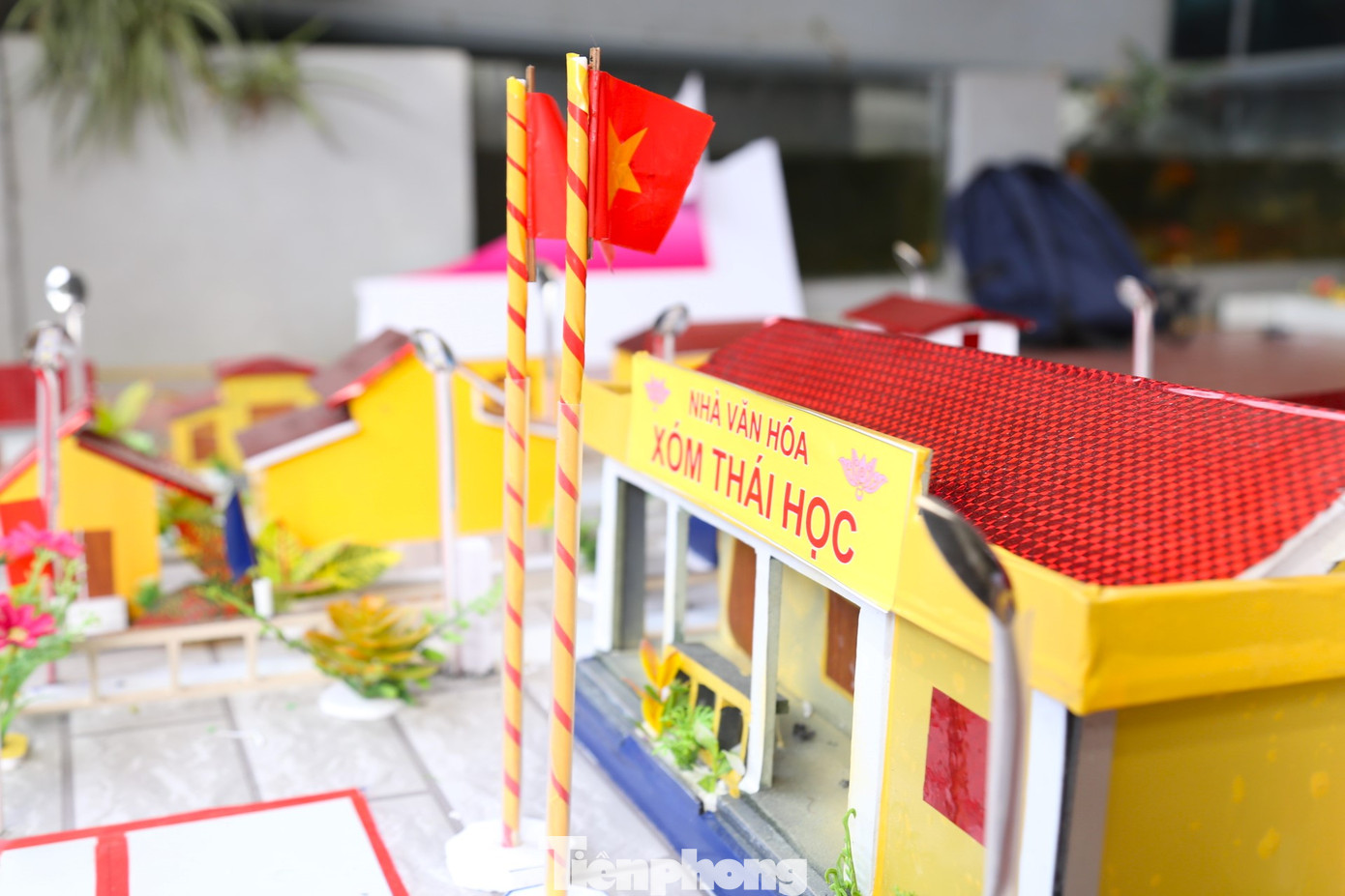 Mỗi sản phẩm, mỗi công trình chào mừng Quốc khánh đều chứa đựng sự công phu, tỉ mẩn, chăm chút của người dân địa phương.