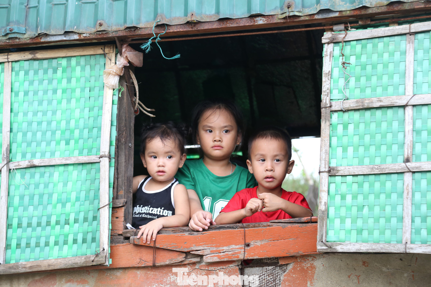 Với những đứa trẻ làng chài, Trung thu chỉ là một ngày bình thường như bao ngày bình thường khác.