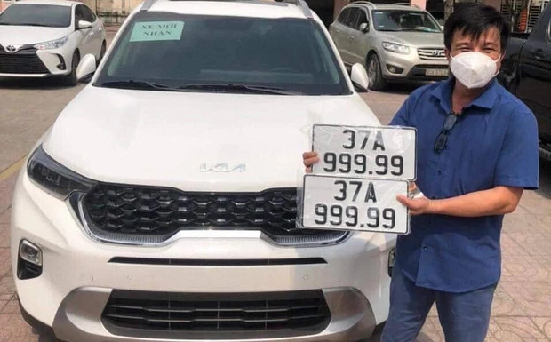 Anh T. là người bốc được biển 'ngũ quý 9' ở Nghệ An Anh T. là người bốc được biển 'ngũ quý 9' ở Nghệ An