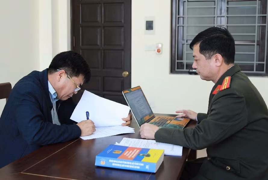 Ông Trần Quốc Dũng tại cơ quan Công an