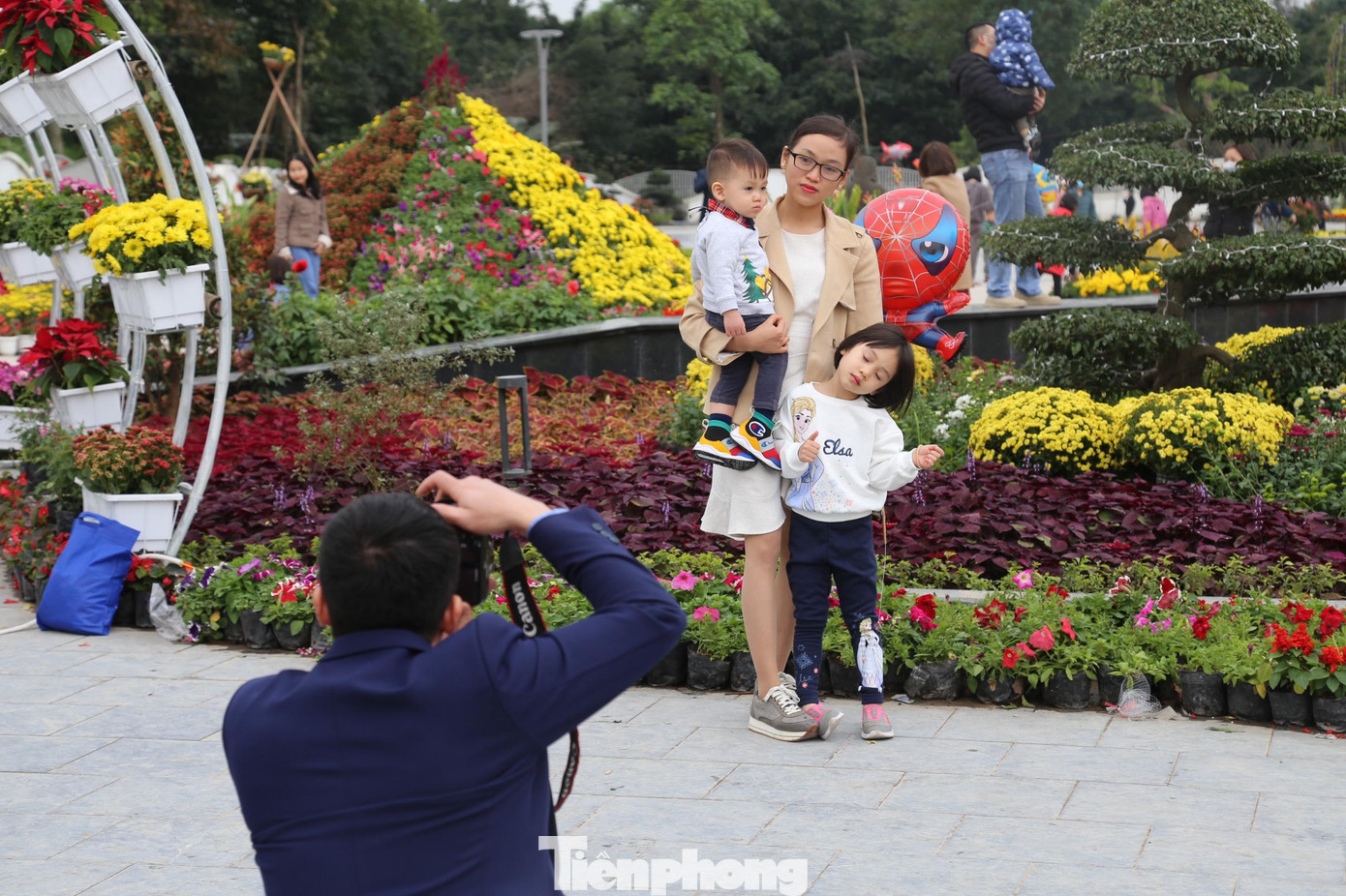 Được biết, dịp tết năm nay, TP Vinh đã chi gần 5 tỷ đồng để xây dựng các tuyến đường hoa.