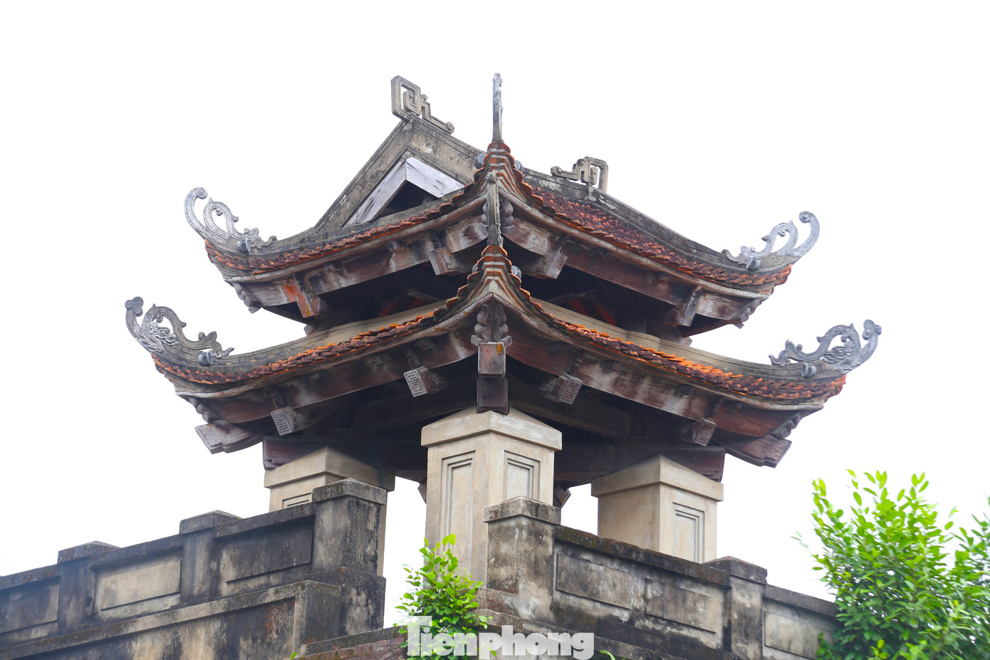 Thành cổ Vinh đã chứng kiến nhiều sự kiện lịch sử, là nơi Bác Hồ gặp gỡ, nói chuyện với cán bộ, nhân dân Nghệ An trong dịp về thăm quê những năm 1957, 1961. Trong kháng chiến chống Pháp và chống Mỹ, thành cổ Vinh bị phá hủy chỉ còn một vài đoạn thành bằng đất và 3 cổng thành.