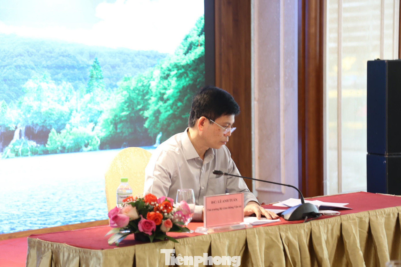 Thứ trưởng Bộ GTVT Lê Anh Tuấn tại buổi làm việc ngày 27/3 Thứ trưởng Bộ GTVT Lê Anh Tuấn tại buổi làm việc ngày 27/3