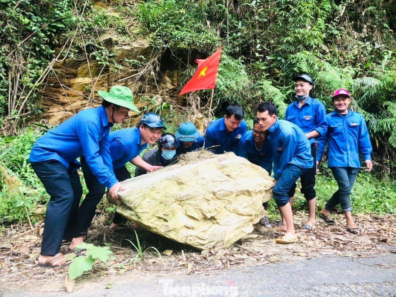 Sau lễ ra quân, hơn 5.000 đoàn viên, thanh niên, sinh viên tình nguyện đồng loạt các hoạt động hưởng ứng như tư vấn, tuyên truyền sử dụng dịch vụ công trực tuyến; Tổ chức chăm sóc, tư vấn sức khỏe miễn phí cho người dân; Xây mới đường giao thông nông thôn, làm hàng rào xanh, thăm già làng trưởng bản, trao tặng điểm vui chơi,....