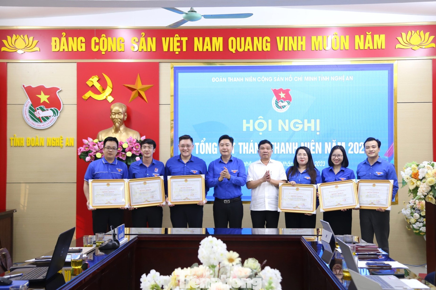 Dịp này, Ban Thường vụ Tỉnh Đoàn Nghệ An đã trao Bằng khen của Chủ tịch UBND tỉnh Nghệ An cho 3 tập thể, 3 cá nhân đã có thành tích xuất sắc trong phong trào thanh niên tình nguyện hưởng ứng Tháng Thanh niên năm 2023.