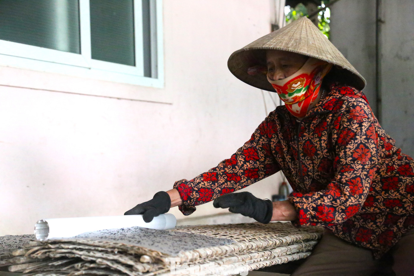 Ở đây, bánh đa được người dân sản xuất quanh năm. Dịp Tết, đơn đặt hàng tăng cao, người dân phải tập trung tăng ca sản xuất.