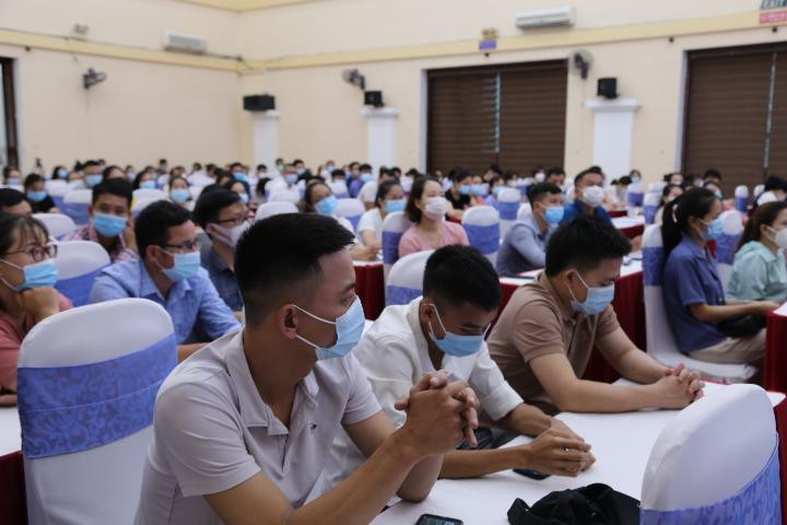 200 cán bộ, nhân viên y tế tham gia tập huấn sẵn sàng lên đường vào TPHCM chống dịch