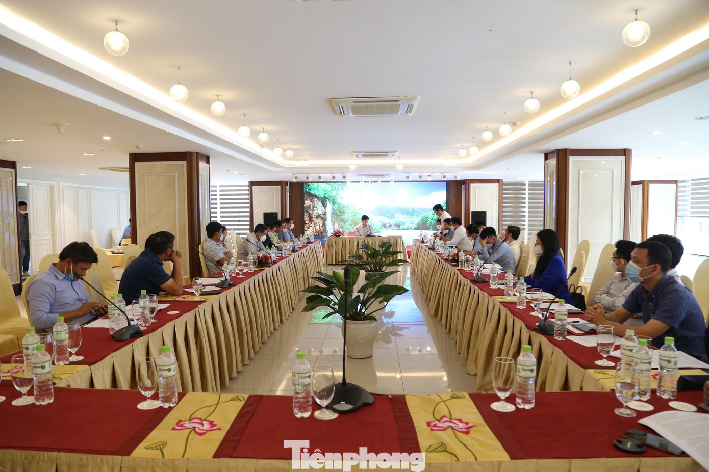 Buổi làm việc giữa Thứ trưởng Bộ GTVT Lê Anh Tuấn và các nhà đầu tư, đơn vị thi công dự án Buổi làm việc giữa Thứ trưởng Bộ GTVT Lê Anh Tuấn và các nhà đầu tư, đơn vị thi công dự án