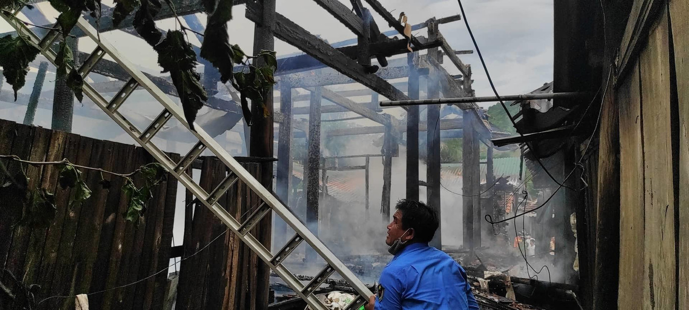 Ngọn lửa thiêu rụi 3 ngôi nhà ở huyện miền núi Nghệ An