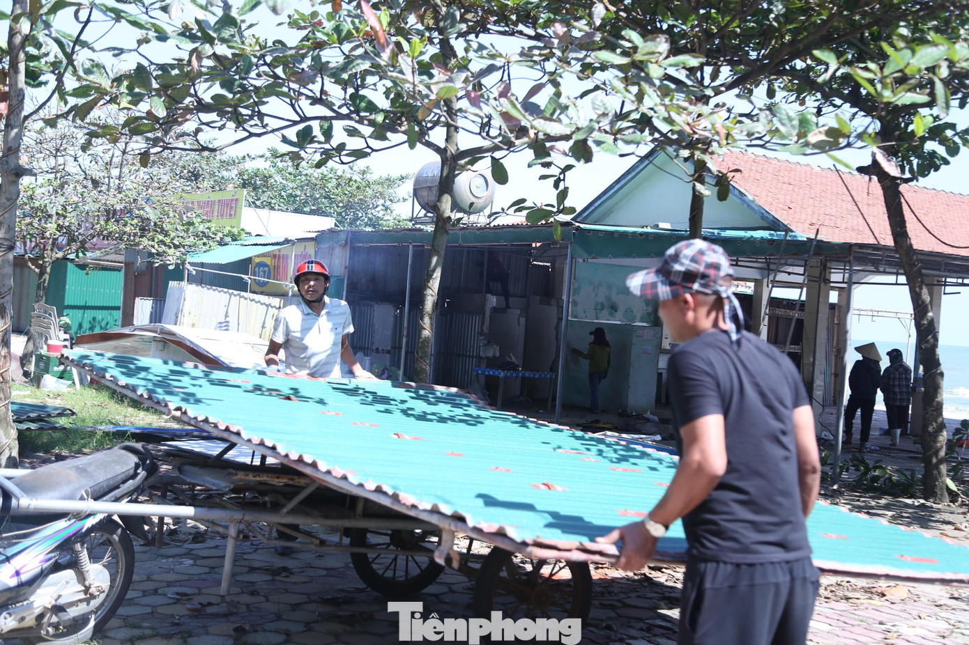 Tính đến hết ngày 14/10, đã có 97 ki ốt và 16 bãi giữ xe được các hộ dân tháo dỡ, bàn giao mặt bằng.