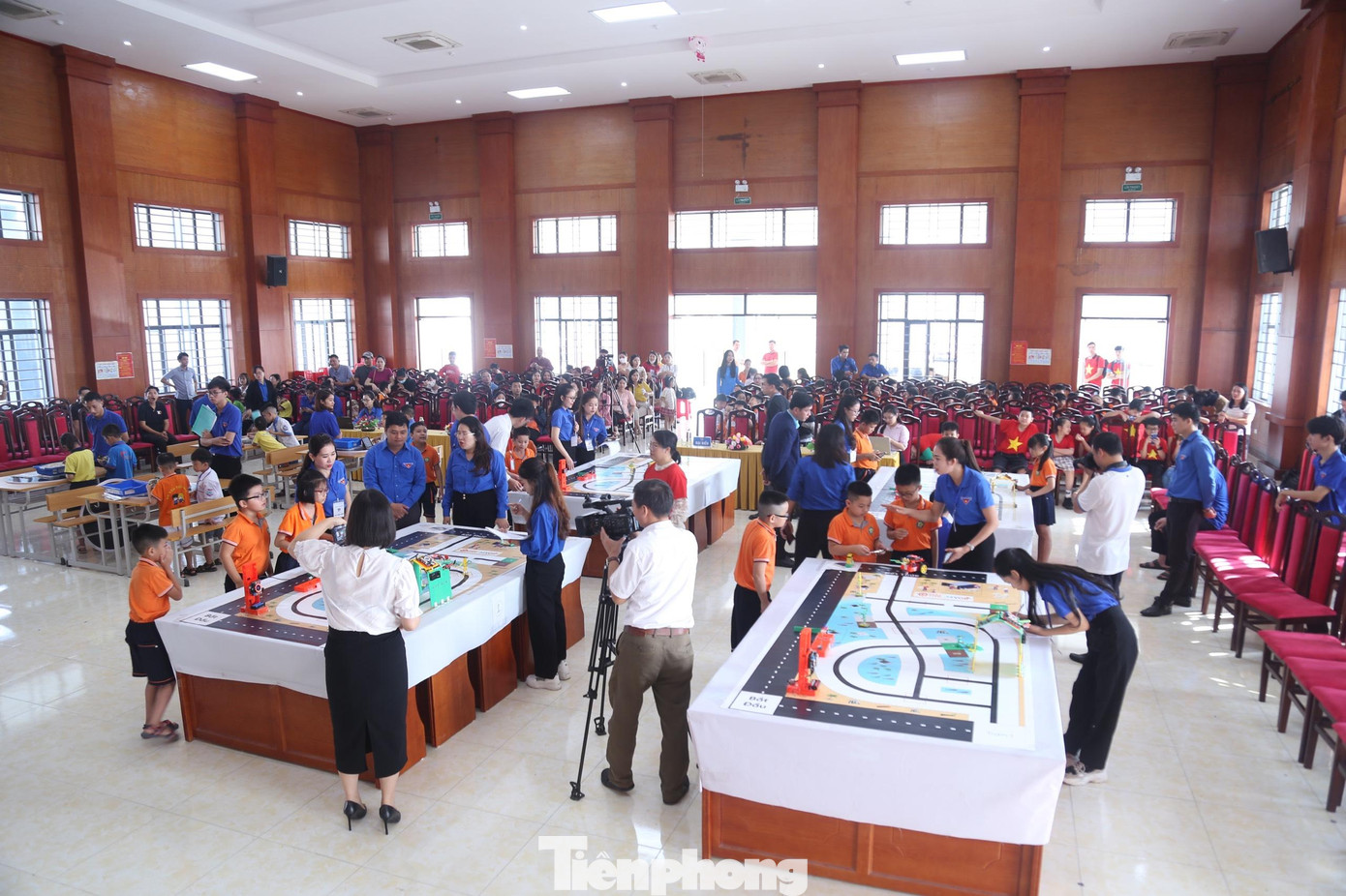 Chương trình Liên hoan tuổi trẻ sáng tạo và cuộc thi Robot tỉnh Nghệ An mở rộng năm 2022 là hoạt động nhằm chào mừng thành công Đại hội đại biểu Đoàn TNCS Hồ Chí Minh tỉnh Nghệ An lần thứ XVIII, nhiệm kỳ 2022 – 2027, tiến tới Đại hội đại biểu Đoàn toàn quốc lần thứ XII. Ảnh: (Thu Hiền)