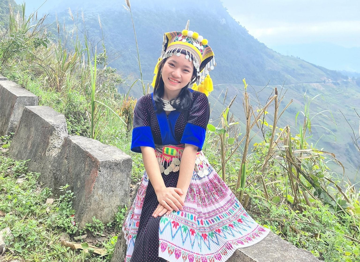 Nữ sinh người Mông Lầu Nguyễn Hương Giang Nữ sinh người Mông Lầu Nguyễn Hương Giang