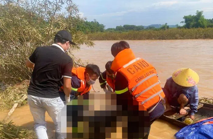 Thi thể nữ kế toán bệnh viện được tìm thấy cách vị trí phát hiện đồ của nạn nhân 2,5km Thi thể nữ kế toán bệnh viện được tìm thấy cách vị trí phát hiện đồ của nạn nhân 2,5km