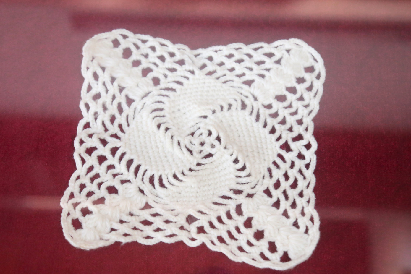 Kỷ vật bà Nguyễn Thị Minh Khai làm khi trong tù để tặng cho người con gái Lê Nguyễn Hồng Minh.