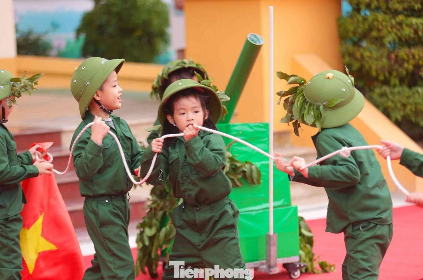 Các em thiếu nhi đã có một ngày trải nghiệm làm chú bộ đội đáng nhớ. Các em thiếu nhi đã có một ngày trải nghiệm làm chú bộ đội đáng nhớ.