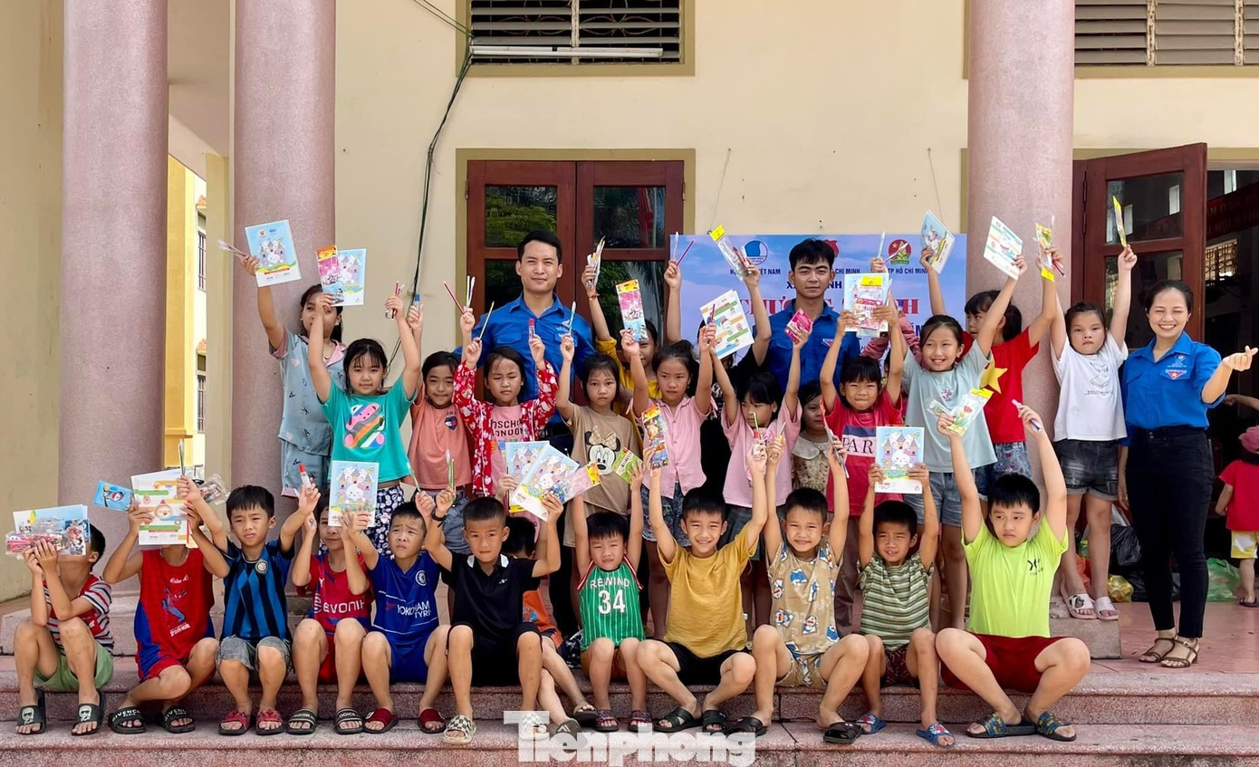 Đổi phế liệu lấy dụng cụ học tập cho các em để chuẩn bị hành trang bước vào năm học mới.