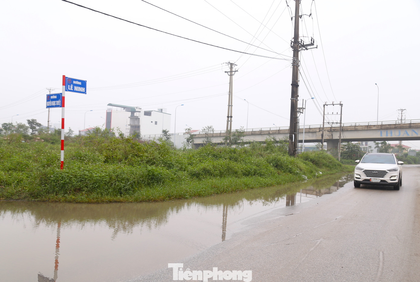 Dự án mới chỉ làm được đoạn từ Ga Vinh đến Bệnh viện Giao thông vận tải với chiều dài ước chừng 2 km, đoạn giữa gần 1km vẫn còn dang dở, nhiều nơi vẫn chưa giải phóng xong mặt bằng.