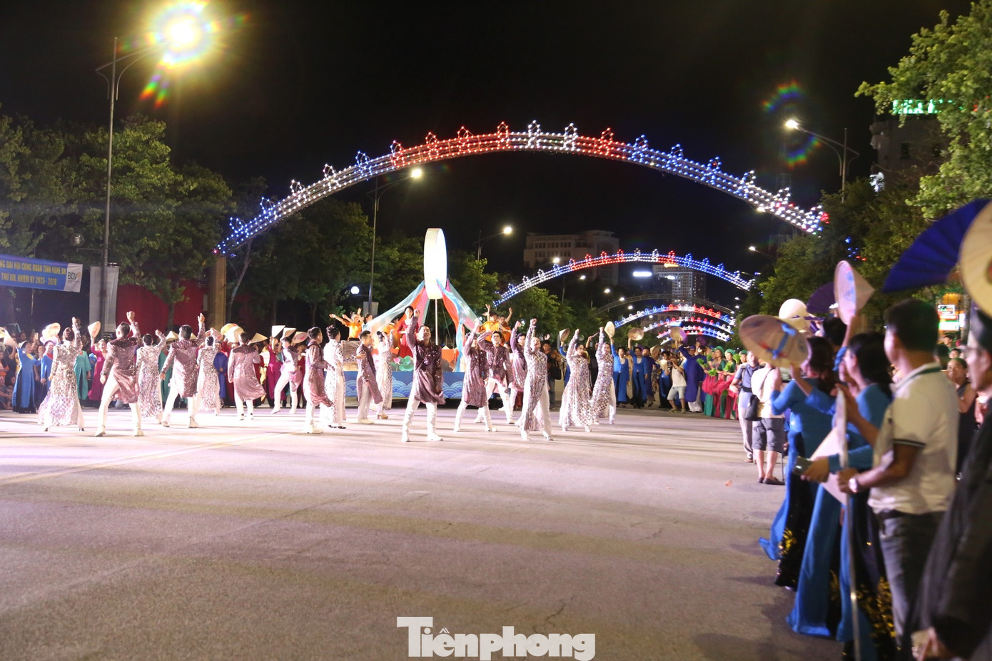 Đây là lần thứ hai trong năm nay, Nghệ An tổ chức Lễ hội đường phố tại Quảng trường Hồ Chí Minh và phố đi bộ Hồ Tùng Mậu.