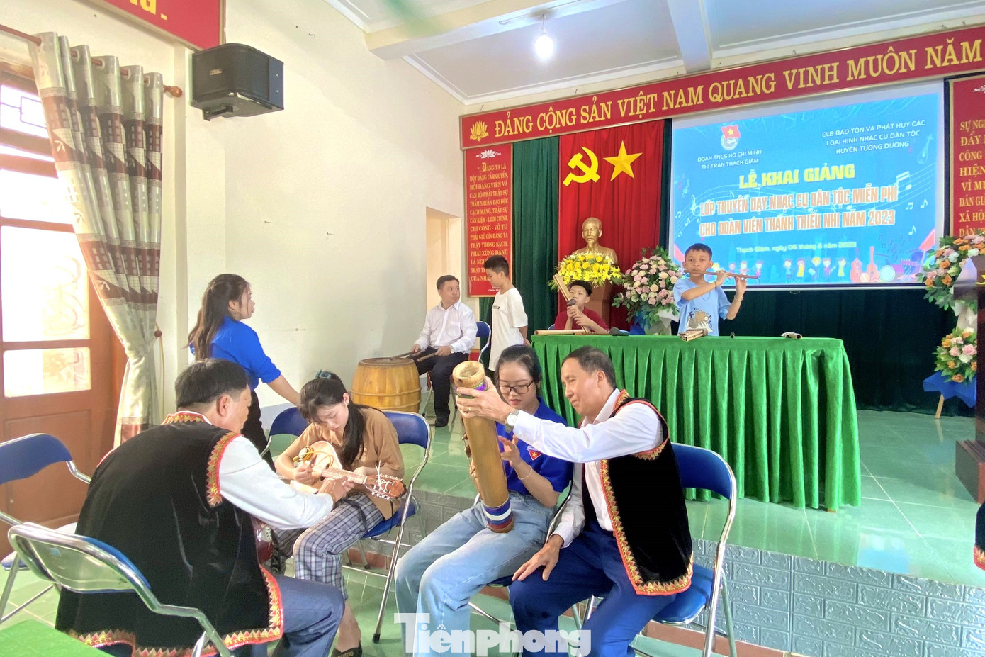 Chị Lô Thị Lan, Bí thư Đoàn thị trấn Thạch Giám chia sẻ: “Đây là một trong những hoạt động ý nghĩa của Chiến dịch Thanh niên tình nguyện hè 2023. Lớp học nhằm tạo sân chơi bổ ích, lành mạnh, khơi nguồn cảm hứng, vun đắp đam mê về nhạc cụ dân tộc, tạo tiền đề đưa các giá trị văn hóa truyền thống, đậm đà bản sắc dân tộc đến với thế hệ trẻ. Từ đó, kịp thời phát hiện bồi dưỡng các hạt nhân văn nghệ, góp phần từng bước đẩy mạnh phát triển du lịch cộng đồng gắn với bảo tồn các giá trị văn hóa tốt đẹp của các dân tộc trên địa bàn".