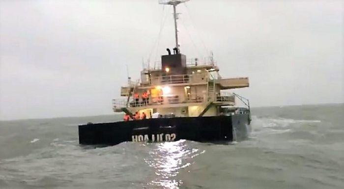 Tàu hàng Hoa Lư 02 gặp nạn trên biển Tàu hàng Hoa Lư 02 gặp nạn trên biển