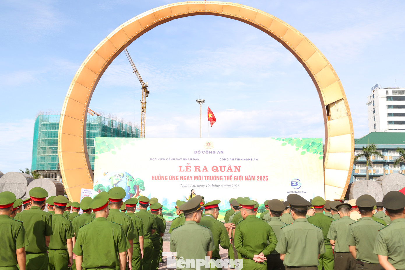 Sáng 19/6, tại bãi biển Cửa Lò, Công an tỉnh Nghệ An phối hợp với Học viện Cảnh sát nhân dân tổ chức chương trình Lễ ra quân và tuyên truyền bảo vệ môi trường, ứng phó với biến đổi khí hậu năm 2025.