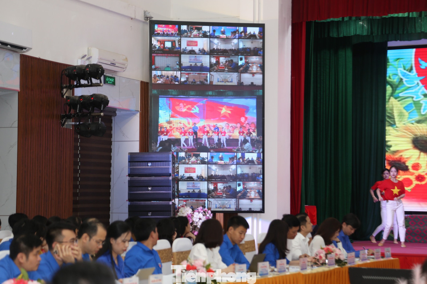 Diễn đàn đã kết nối tới 900 điểm cầu cấp tỉnh và cấp huyện, với sự tham gia trực tiếp của 130 đại biểu tại điểm cầu Nghệ An và gần 11,000 đại biểu tham gia trực tuyến.