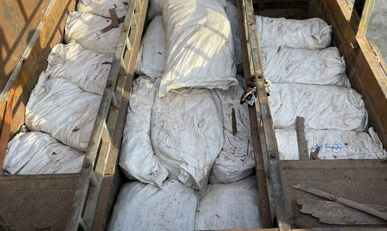 Hầm chứa tự chế được dùng để vận chuyển lâm sản trái phép