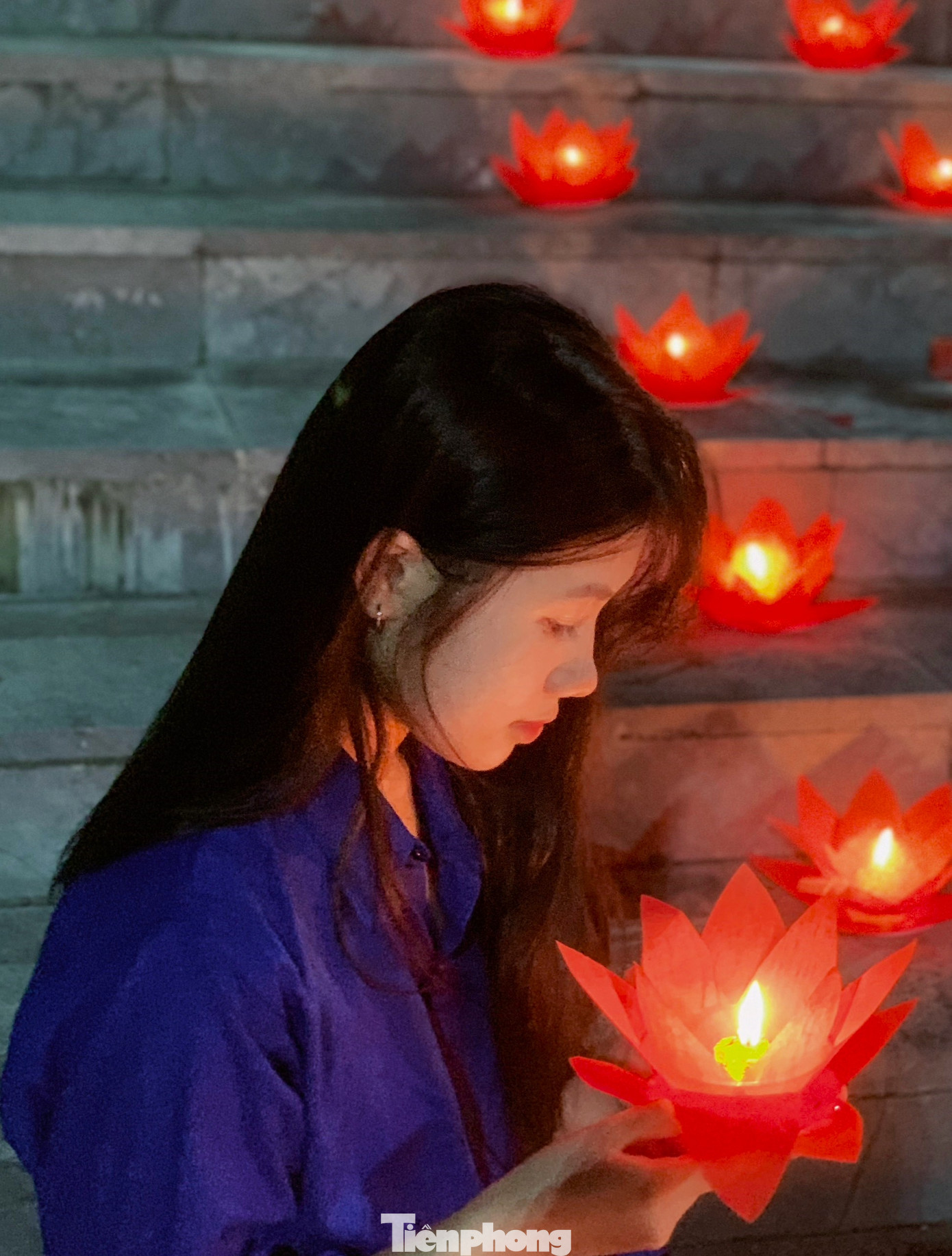 Mỗi ngọn nến thắp lên là một lời tri ân với các anh hùng, liệt sĩ