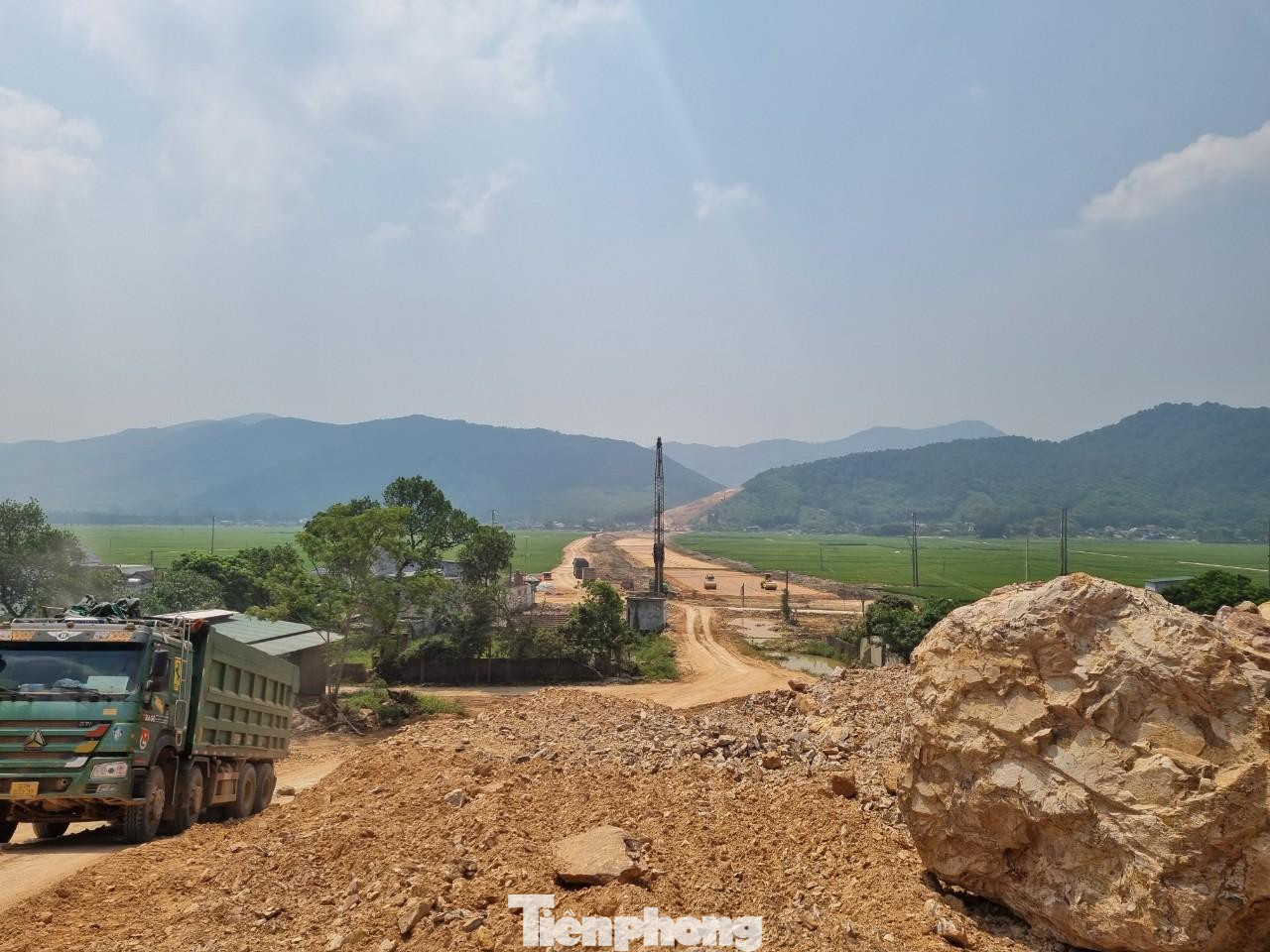 Dự án cao tốc đoạn Diễn Châu - Bãi Vọt dài khoảng 50 km, đi qua 2 tỉnh Nghệ An (44,4 km) và Hà Tĩnh (4,9 km). Dự án xây dựng quy mô 6 làn xe, nền đường 32,25m, vận tốc thiết kế 100 - 120 km/h. Trước mắt, tại giai đoạn phân kỳ, dự án xây dựng quy mô 4 làn xe, nền đường 17m, vận tốc thiết kế 80 km/h.