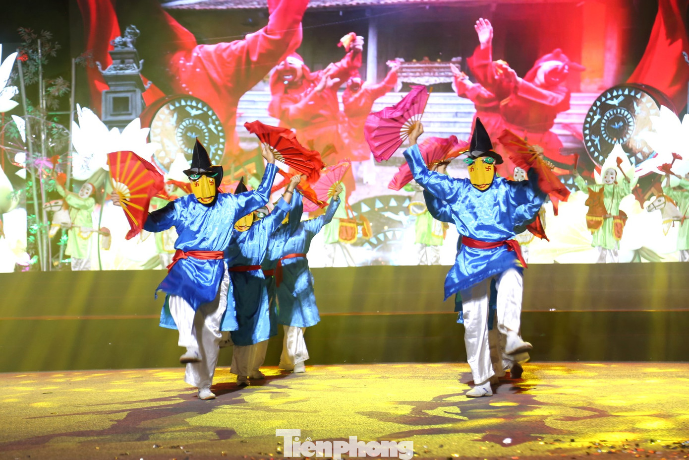 Trò Xuân Phả được hình thành và phát triển hơn 1.000 năm để trở thành một tổ hợp múa dân gian đặc sắc, độc nhất vô nhị diễn ra hàng năm ở Nghè Xuân Phả, xã Xuân Trường, huyện Thọ Xuân, tỉnh Thanh Hóa và được ghi danh là di sản văn hóa phi vật thể quốc gia.