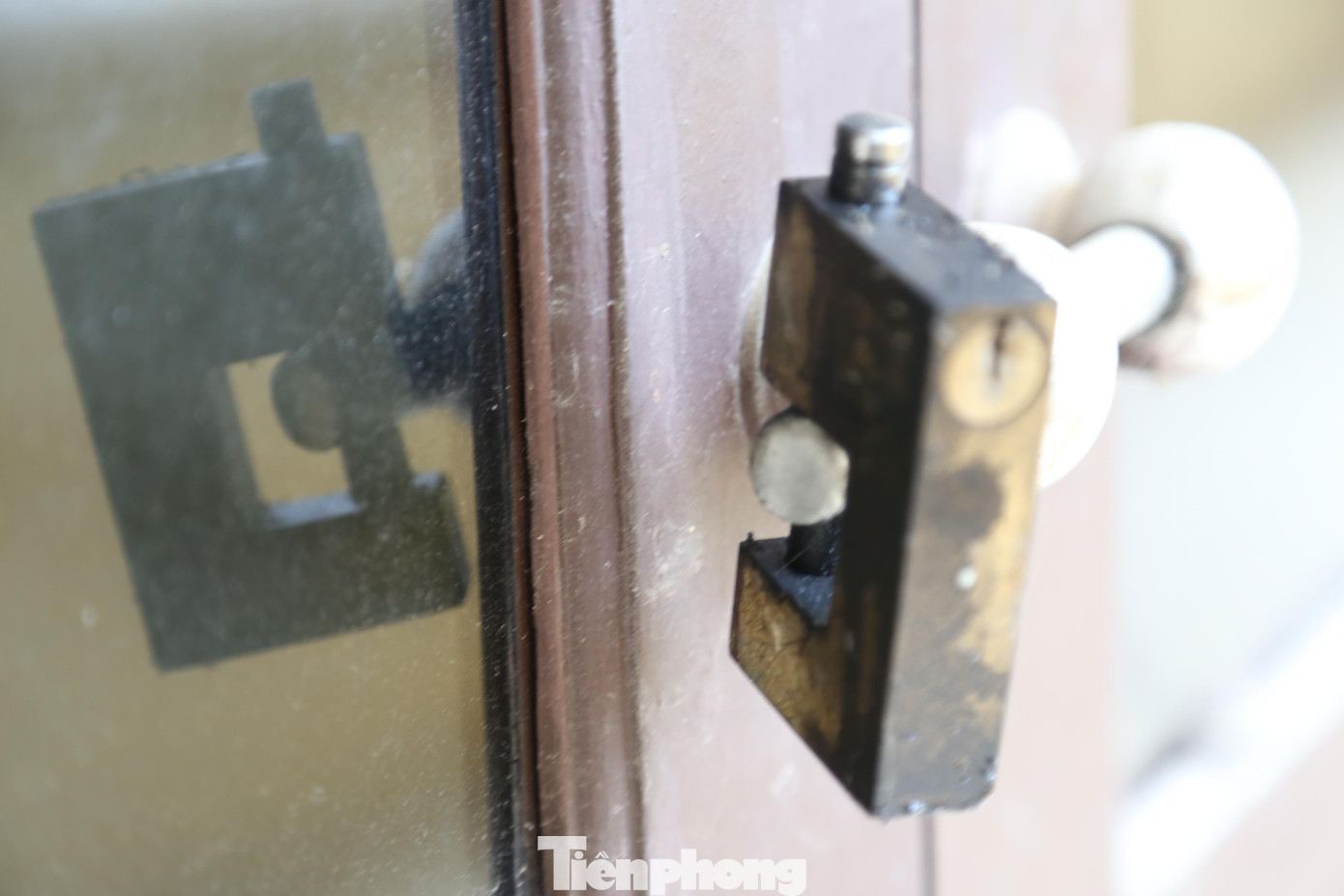 Theo thời gian, những ổ khóa cũng đã gỉ sét