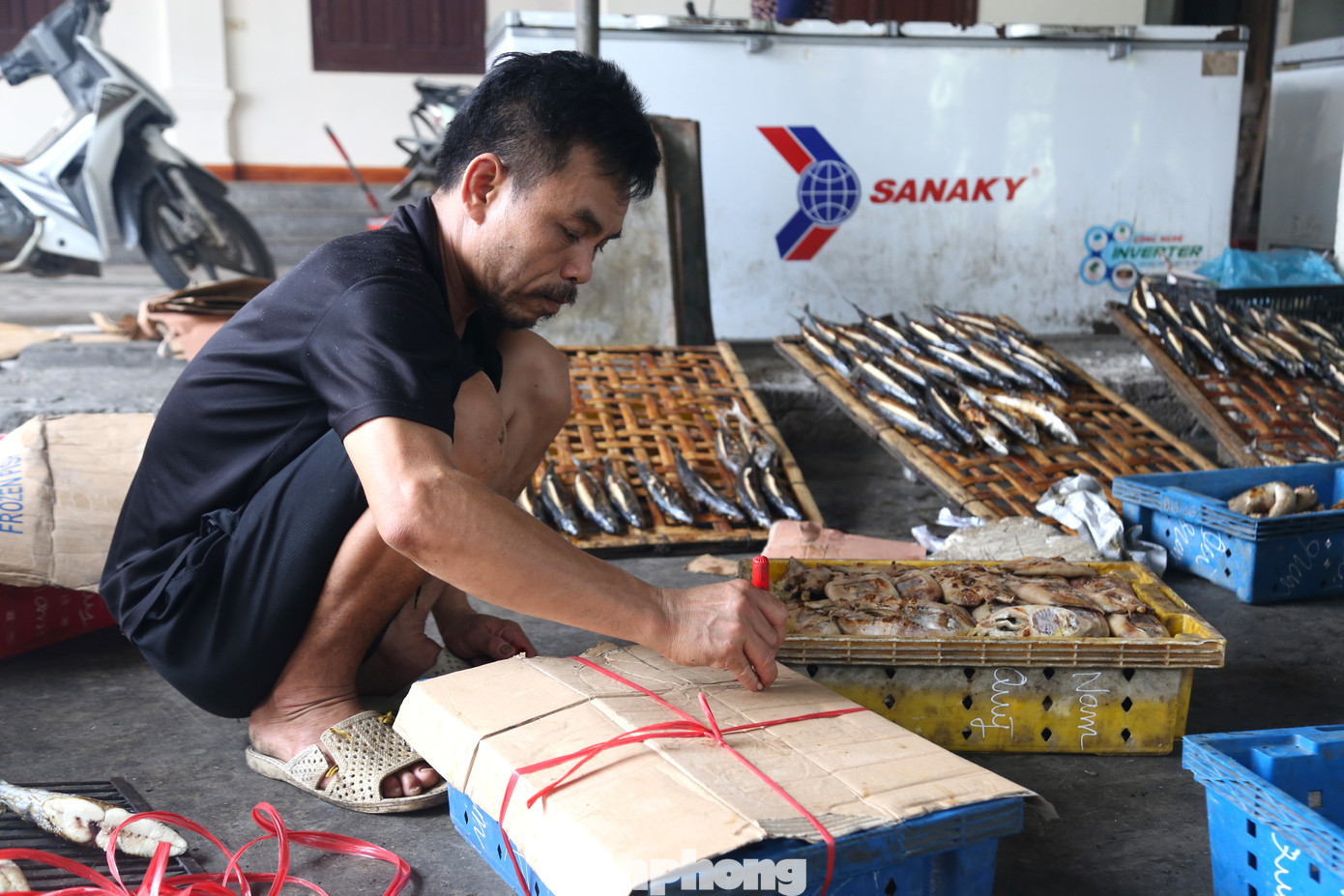 Hầu hết các gia đình ở đây đã trải qua 3 - 4 đời làm nghề nướng cá. Tuy vất vả nhưng hầu như không ai bỏ nghề đã nuôi sống họ và cả gia đình suốt nhiều năm nay.