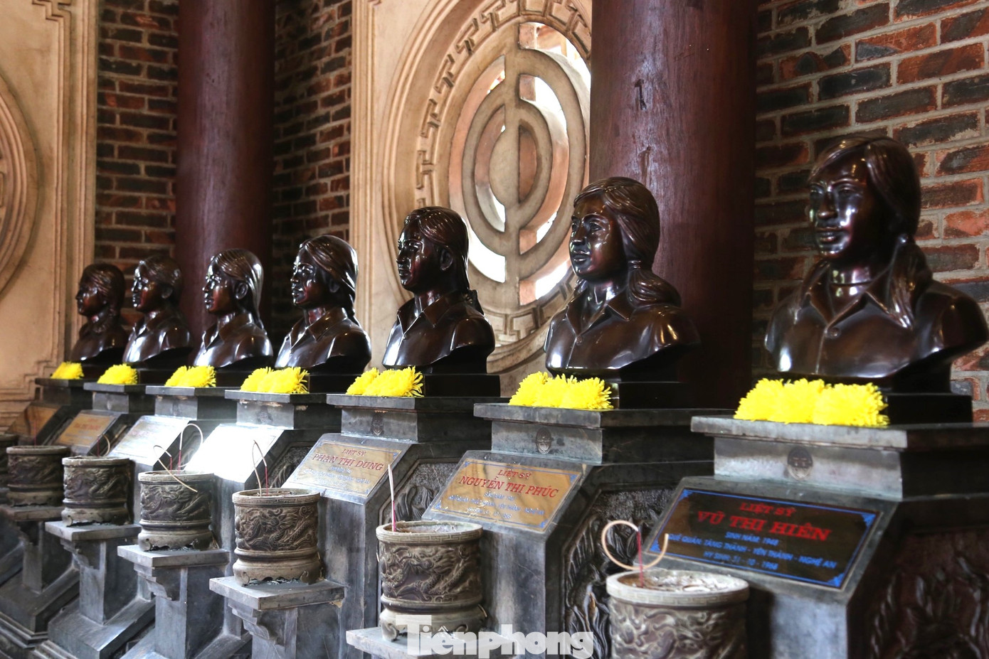 Ngày 23/9/2008, Chủ tịch nước Cộng hòa Xã hội Chủ nghĩa Việt Nam có quyết định phong tặng danh hiệu Anh hùng Lực lượng vũ trang nhân dân cho tập thể 14 chiến sĩ TNXP Truông Bồn thuộc Đại đội 317, Đội 65, Tổng đội TNXP chống Mỹ cứu nước, tỉnh Nghệ An