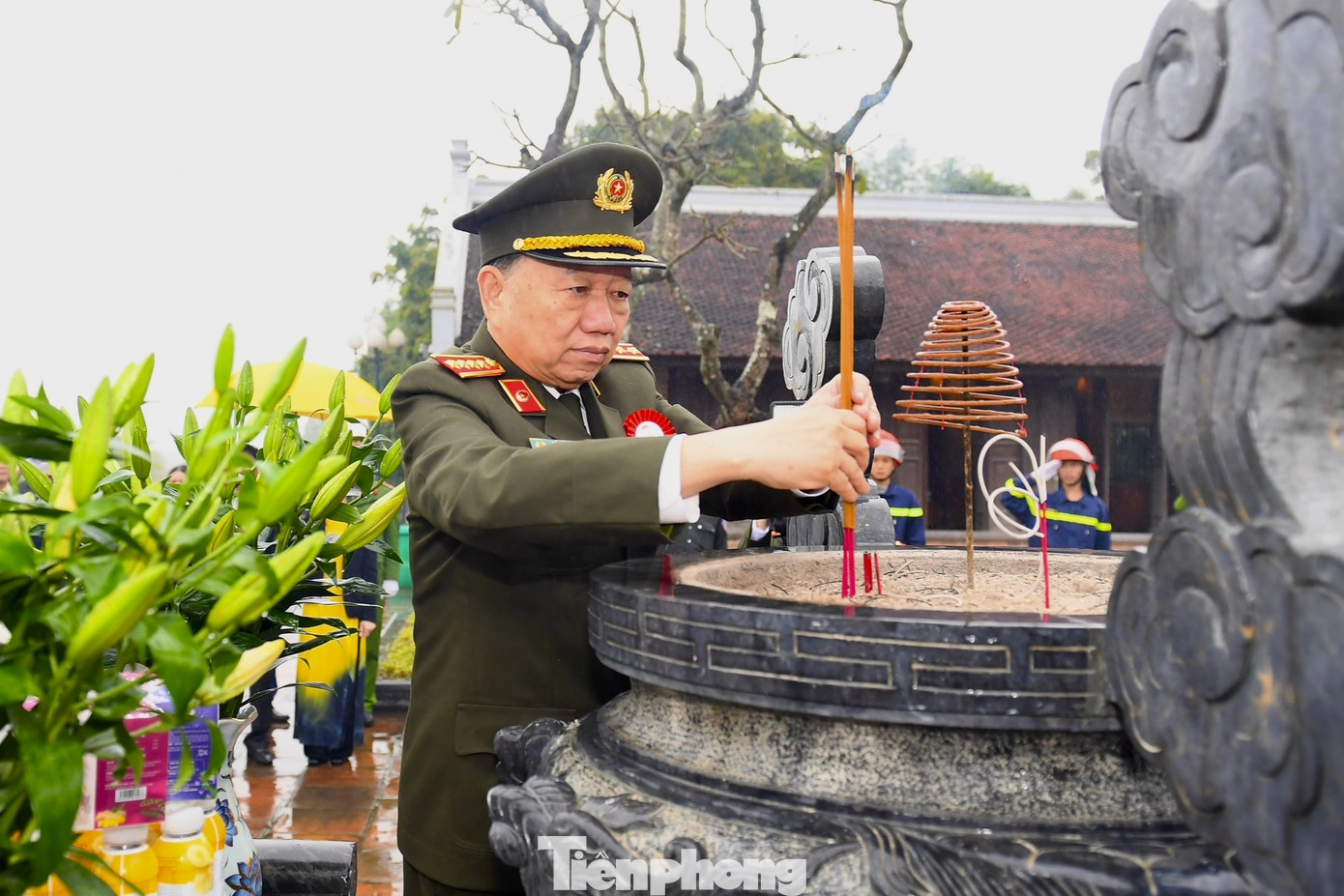 Đại tướng Tô Lâm dâng hương tại mộ bà Hoàng Thị Loan - thân mẫu Chủ tịch Hồ Chí Minh